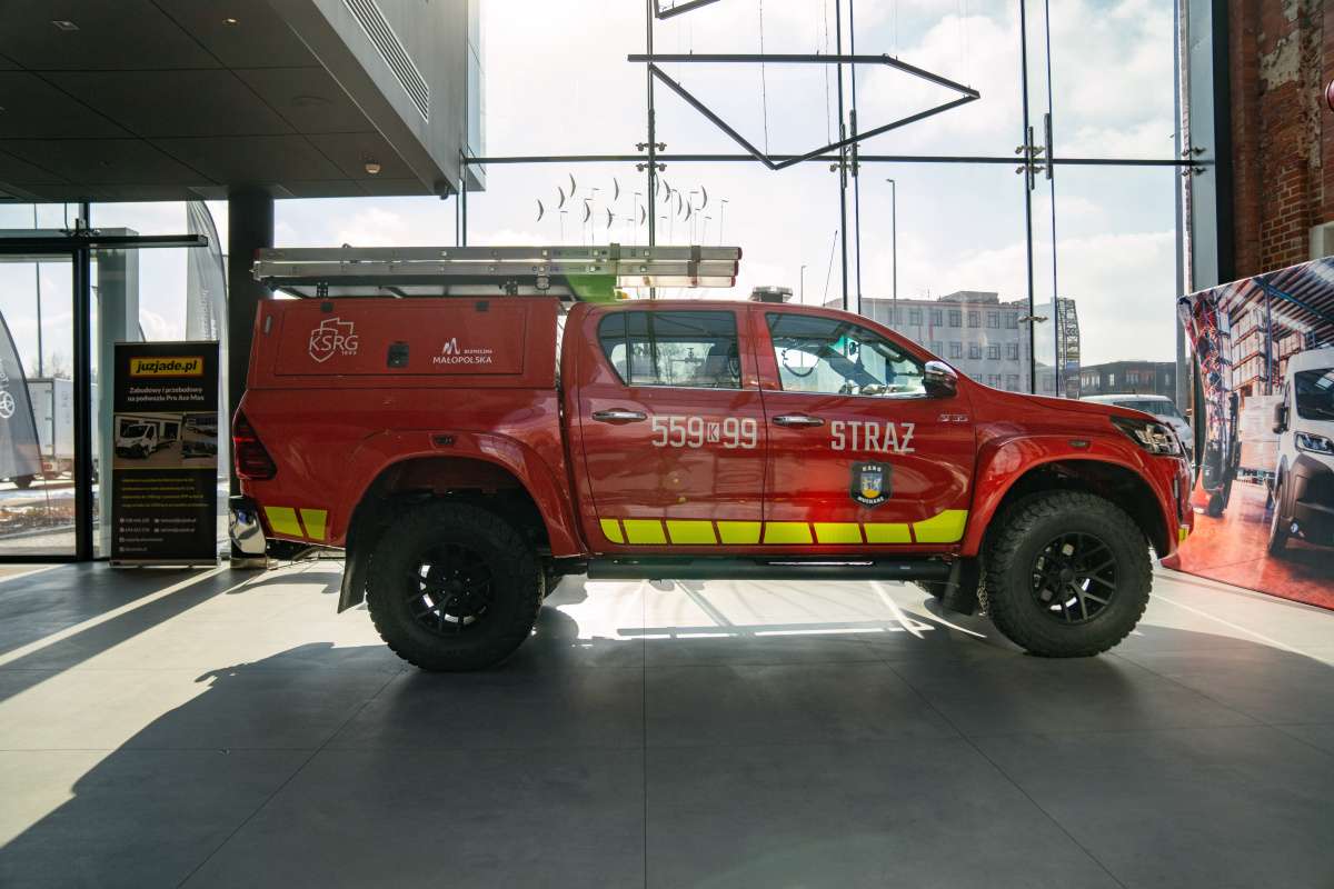 hilux-straz-dsc09844p-zabudowa.jpg