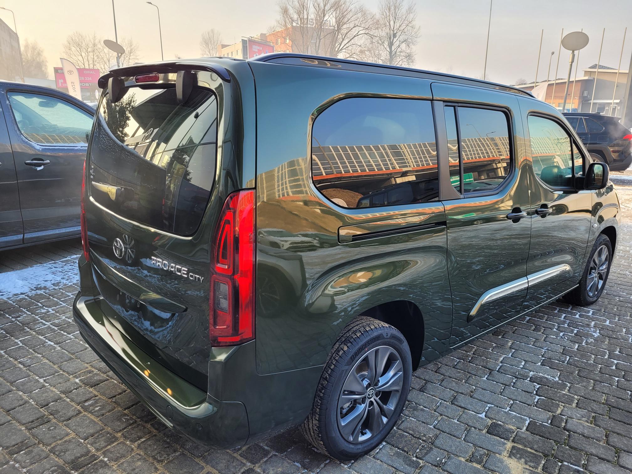 Proace City Verso Family 7 os. - Toyota Czajka