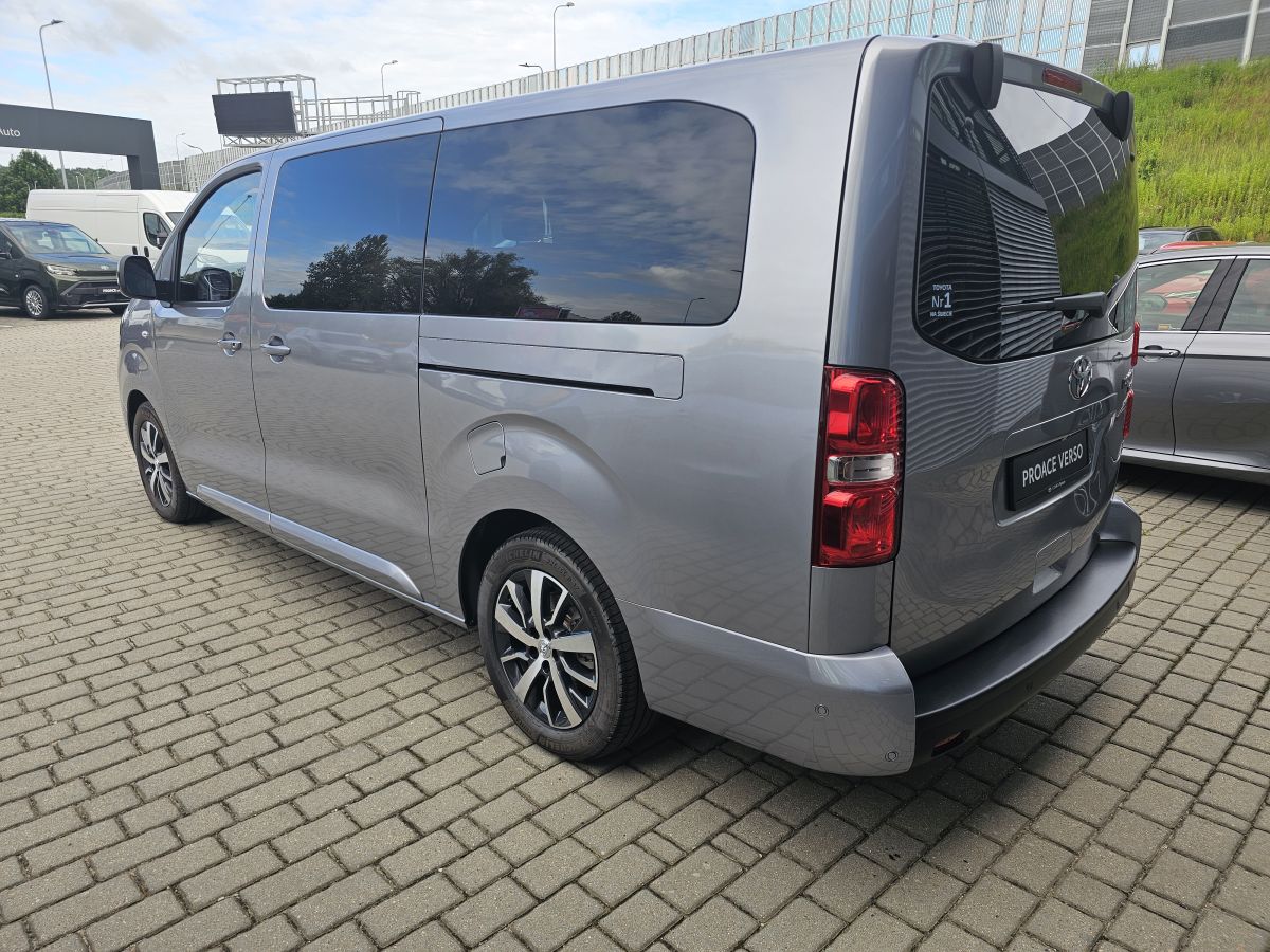 Toyota Proace Verso 2.2 180 KM Family - Toyota Czajka