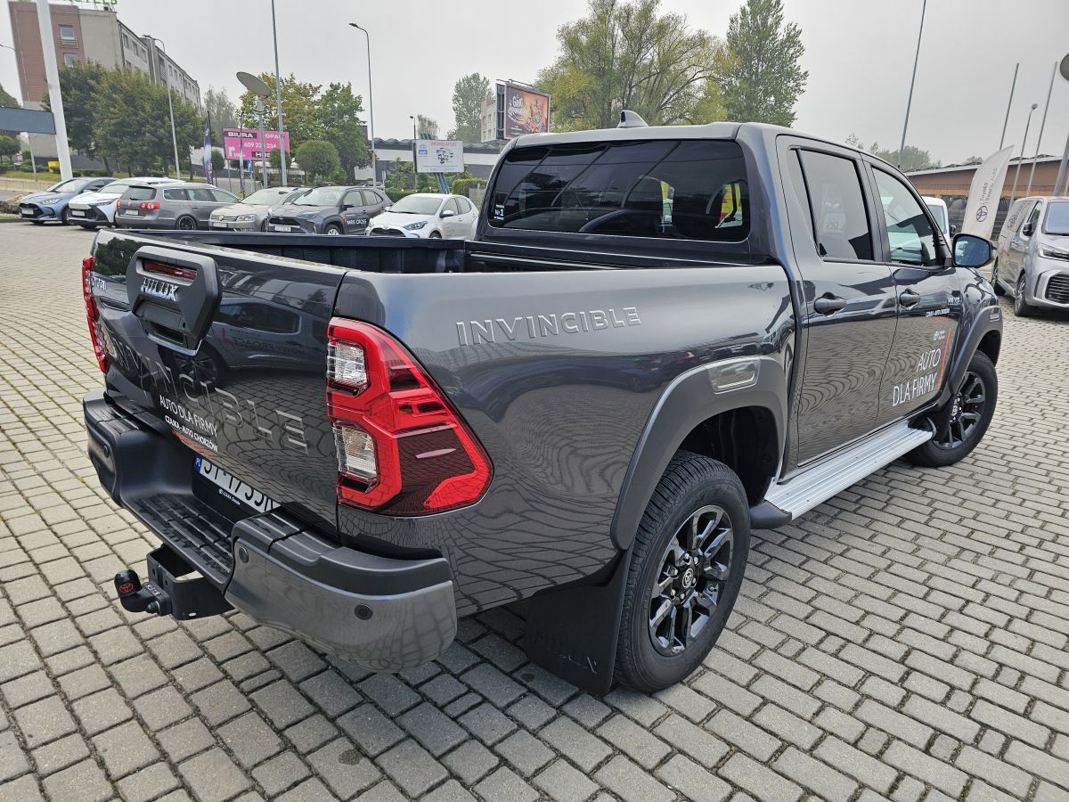 Toyota Hilux Invincible - Toyota Czajka